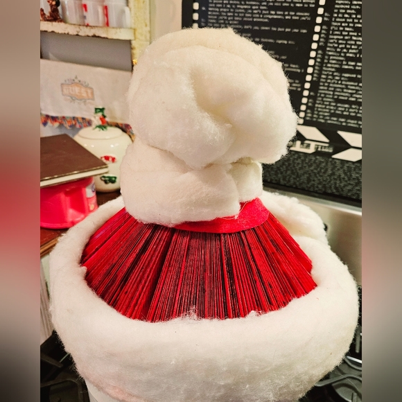 VINTAGE KITSCHY MID CENTURY 1950'S MRS. CLAUS. 13in x 13in handcrafted - Picture 2 of 3